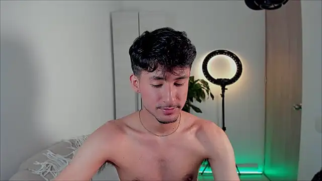 Snapshot of dimitri_targaryen chatting on January 12, 5:24 am dimitri targaryen online show from January 12, 5:24 am