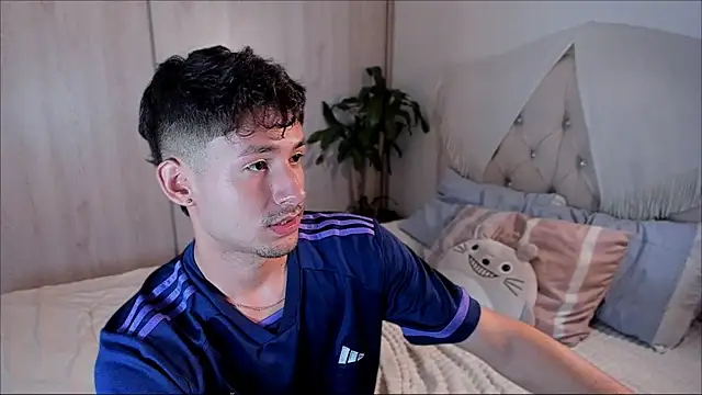 Snapshot of dimitri_targaryen chatting on September 22, 9:22 am dimitri targaryen online show from September 22, 9:22 am