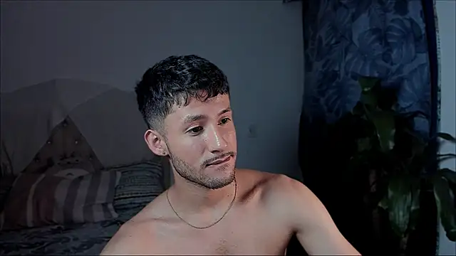 Snapshot of dimitri_targaryen chatting on November 4, 9:52 am dimitri targaryen online show from November 4, 9:52 am