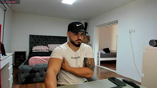 supermanboy94 online show from November 3, 7:20 am