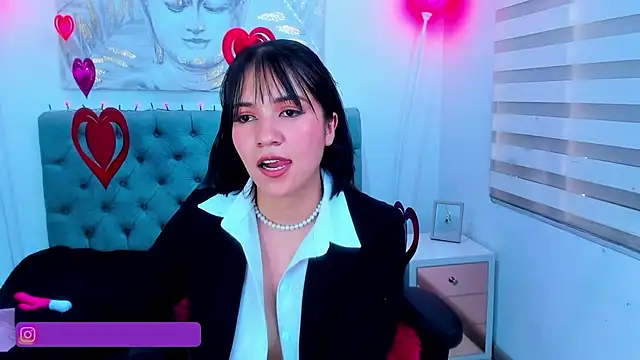 lina bedoya  online show from February 13, 11:39 am