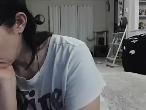 CrystalLakeXO online show from January 14, 9:24 am