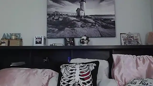 CrystalLakeXO online show from February 9, 5:50 am