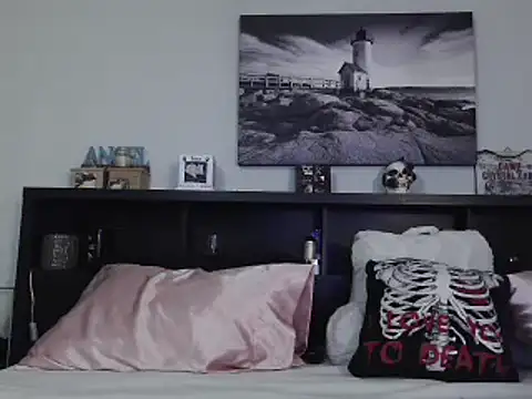 CrystalLakeXO online show from March 3, 4:58 am