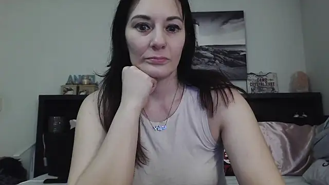 CrystalLakeXO online show from March 5, 6:23 am