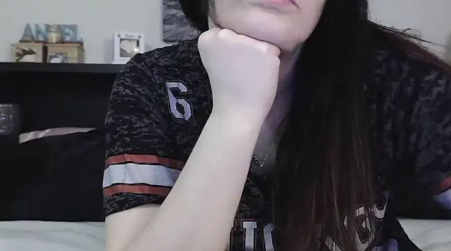 CrystalLakeXO online show from March 21, 5:11 am