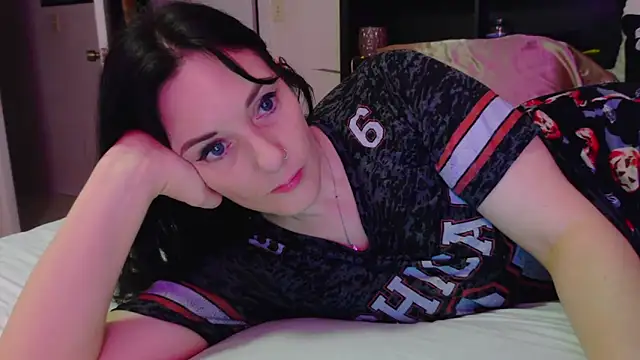 CrystalLakeXO online show from November 22, 5:39 am