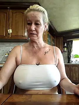 Snapshot of Lotus-blume1 chatting on October 13, 8:14 am Lotus-blume1 online show from October 13, 8:14 am