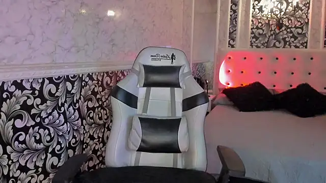 Foxy Slave online show from March 8, 7:20 pm