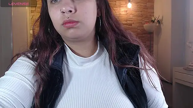 Snapshot of skeler_lovd_b_ chatting on February 5, 12:49 pm skeler lovd b online show from February 5, 12:49 pm