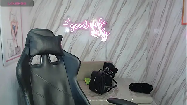 Snapshot of skeler_lovd_b_ chatting on September 15, 1:00 pm skeler lovd b online show from September 15, 1:00 pm