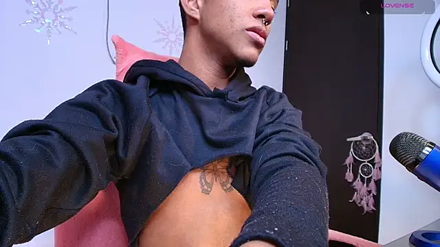 Snapshot of Palo_santo chatting on February 15, 12:15 am Palo santo online show from February 15, 12:15 am