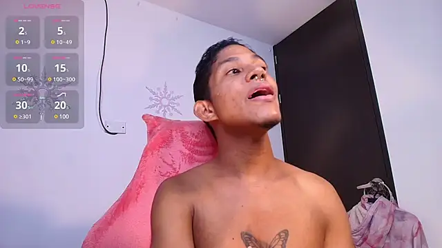 Snapshot of Palo_santo chatting on February 20, 12:08 am Palo santo online show from February 20, 12:08 am