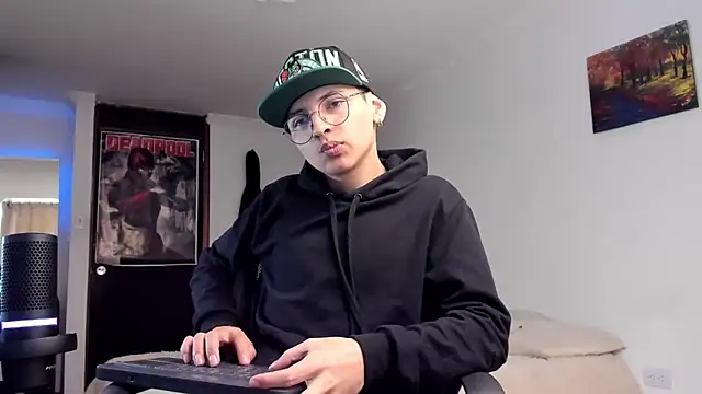 a lejandro 0 8 online show from December 11, 2:33 pm