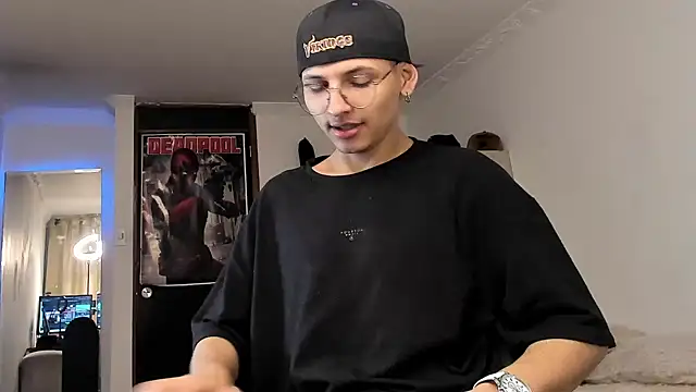 a lejandro 0 8 online show from December 21, 8:28 am