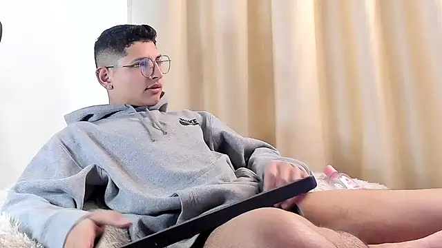 a lejandro 0 8 online show from February 9, 1:03 pm