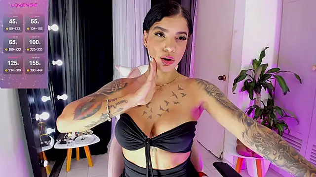 EmmaRusellx online show from December 2, 11:56 pm