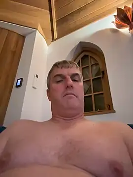 Snapshot of Fatbigtitsmarc chatting on November 9, 2:43 am Fatbigtitsmarc online show from November 9, 2:43 am