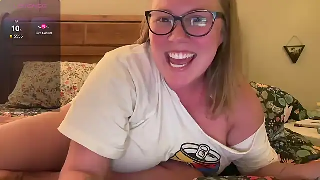 GlitterKitty108 online show from October 20, 11:38 pm