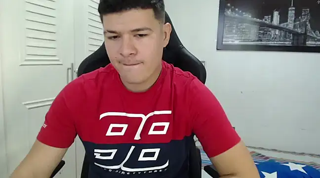 Snapshot of Plug_Control chatting on December 3, 5:12 pm Plug Control online show from December 3, 5:12 pm