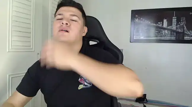 Snapshot of Plug_Control chatting on December 4, 3:43 pm Plug Control online show from December 4, 3:43 pm