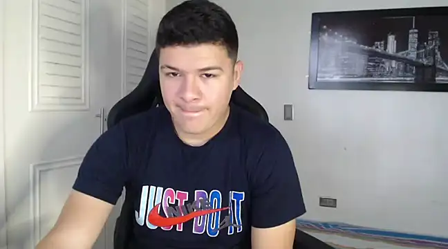 Snapshot of Plug_Control chatting on December 5, 2:11 pm Plug Control online show from December 5, 2:11 pm