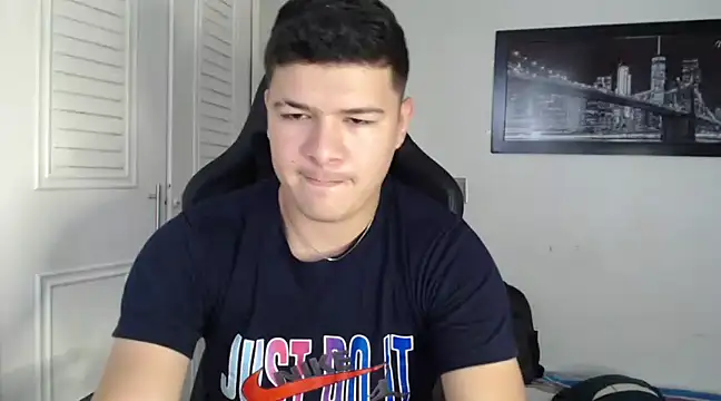 Snapshot of Plug_Control chatting on December 5, 7:38 pm Plug Control online show from December 5, 7:38 pm