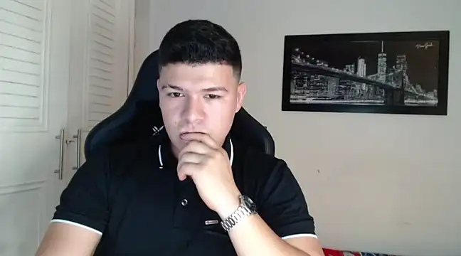 Snapshot of Plug_Control chatting on December 13, 3:16 am Plug Control online show from December 13, 3:16 am