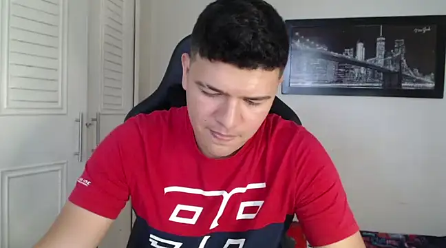 Snapshot of Plug_Control chatting on December 22, 5:32 pm Plug Control online show from December 22, 5:32 pm