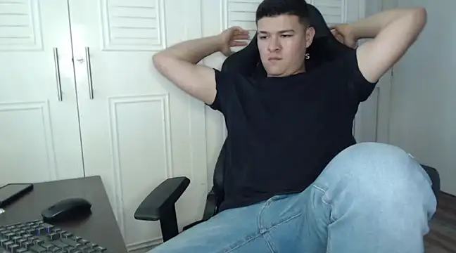 Snapshot of Plug_Control chatting on January 14, 7:00 pm Plug Control online show from January 14, 7:00 pm