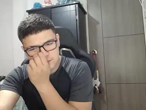 Snapshot of Plug_Control chatting on March 5, 8:53 pm Plug Control online show from March 5, 8:53 pm