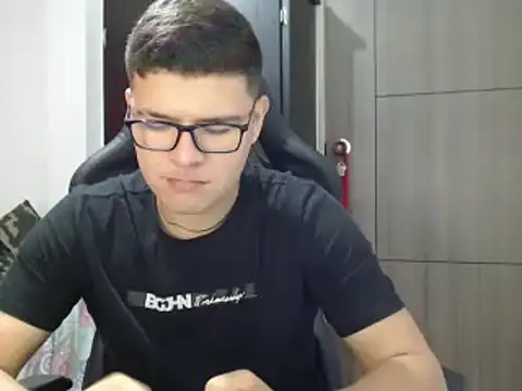 Snapshot of Plug_Control chatting on March 6, 3:02 pm Plug Control online show from March 6, 3:02 pm