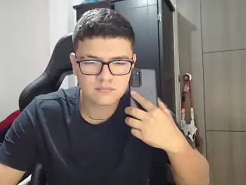 Snapshot of Plug_Control chatting on March 7, 5:17 pm Plug Control online show from March 7, 5:17 pm