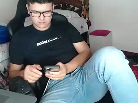 Snapshot of Plug_Control chatting on March 14, 1:35 pm Plug Control online show from March 14, 1:35 pm