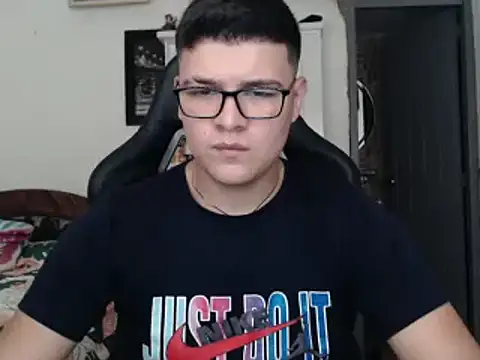 Snapshot of Plug_Control chatting on March 21, 9:12 pm Plug Control online show from March 21, 9:12 pm