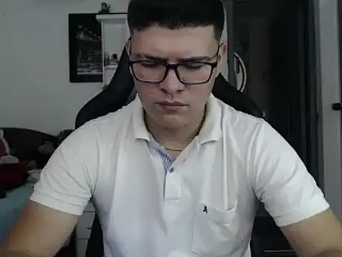 Snapshot of Plug_Control chatting on March 22, 5:41 pm Plug Control online show from March 22, 5:41 pm