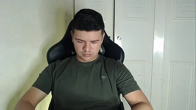 Snapshot of Plug_Control chatting on September 11, 4:34 am Plug Control online show from September 11, 4:34 am