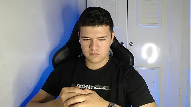 Snapshot of Plug_Control chatting on September 12, 4:45 am Plug Control online show from September 12, 4:45 am