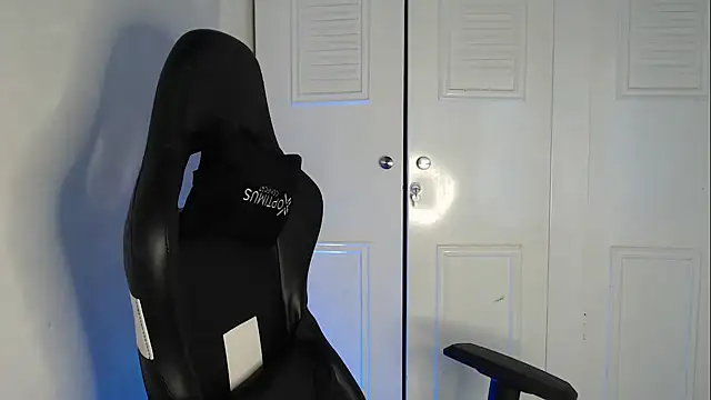 Snapshot of Plug_Control chatting on September 15, 2:17 pm Plug Control online show from September 15, 2:17 pm