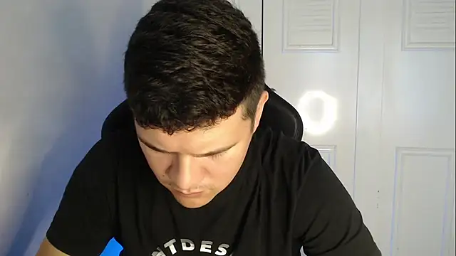 Snapshot of Plug_Control chatting on September 16, 4:19 pm Plug Control online show from September 16, 4:19 pm