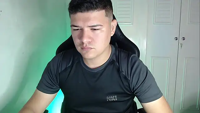 Snapshot of Plug_Control chatting on September 22, 3:14 pm Plug Control online show from September 22, 3:14 pm