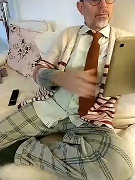 Snapshot of MadProfessor chatting on December 18, 3:00 pm MadProfessor online show from December 18, 3:00 pm