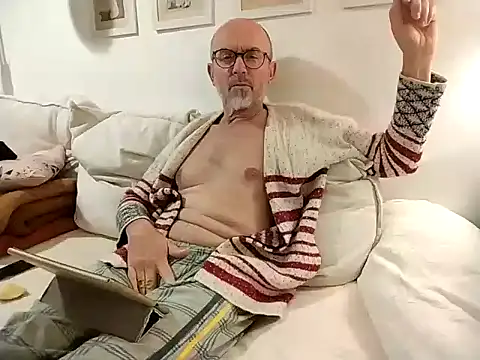 Snapshot of MadProfessor chatting on December 20, 3:21 pm MadProfessor online show from December 20, 3:21 pm