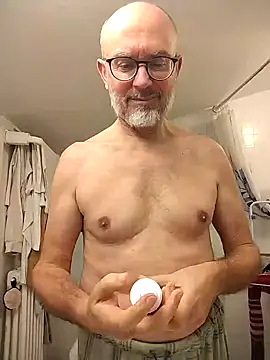 Snapshot of MadProfessor chatting on January 9, 9:37 am MadProfessor online show from January 9, 9:37 am