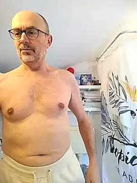 Snapshot of MadProfessor chatting on March 2, 8:27 am MadProfessor online show from March 2, 8:27 am