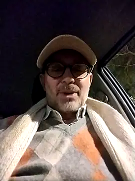 Snapshot of MadProfessor chatting on March 3, 6:44 pm MadProfessor online show from March 3, 6:44 pm