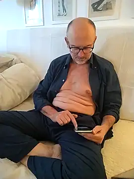 Snapshot of MadProfessor chatting on March 4, 1:28 pm MadProfessor online show from March 4, 1:28 pm