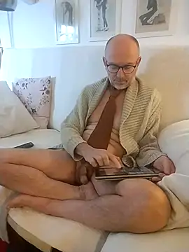 Snapshot of MadProfessor chatting on March 11, 7:15 am MadProfessor online show from March 11, 7:15 am