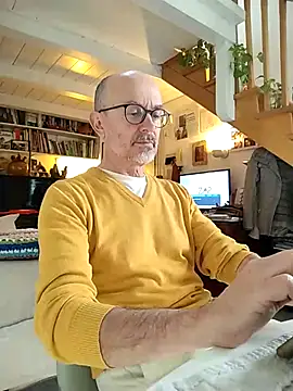 Snapshot of MadProfessor chatting on March 13, 11:19 am MadProfessor online show from March 13, 11:19 am