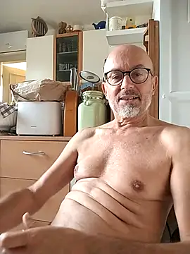 Snapshot of MadProfessor chatting on October 28, 6:50 am MadProfessor online show from October 28, 6:50 am